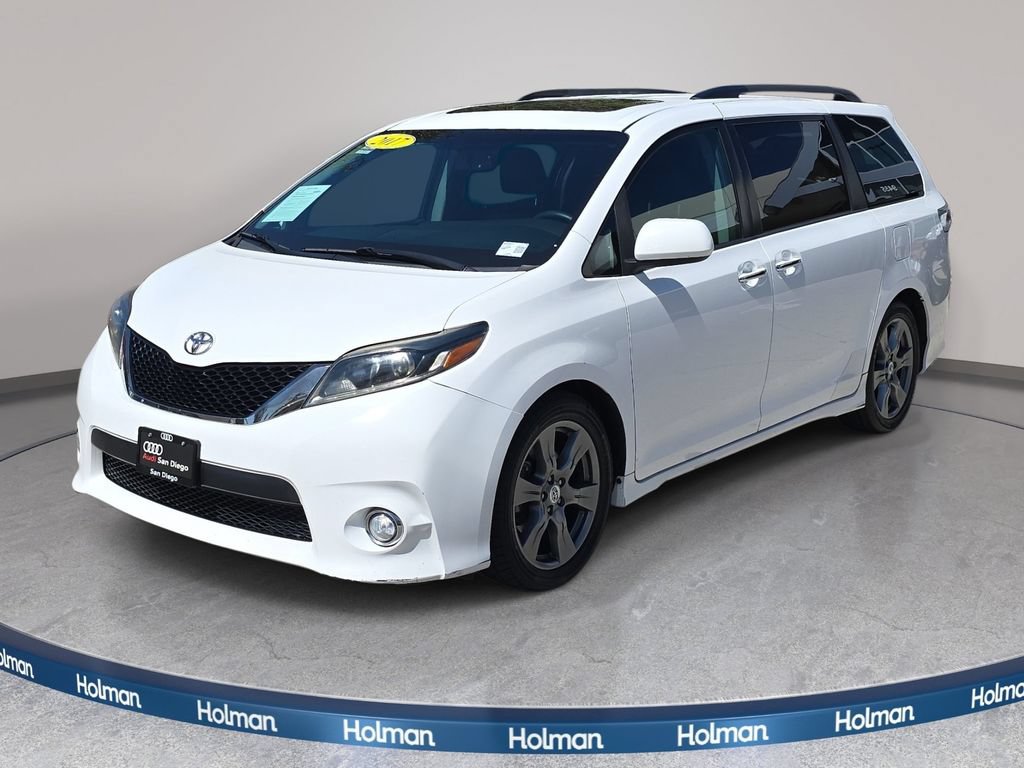 Used 2017 Toyota Sienna SE Premium FWD image 1