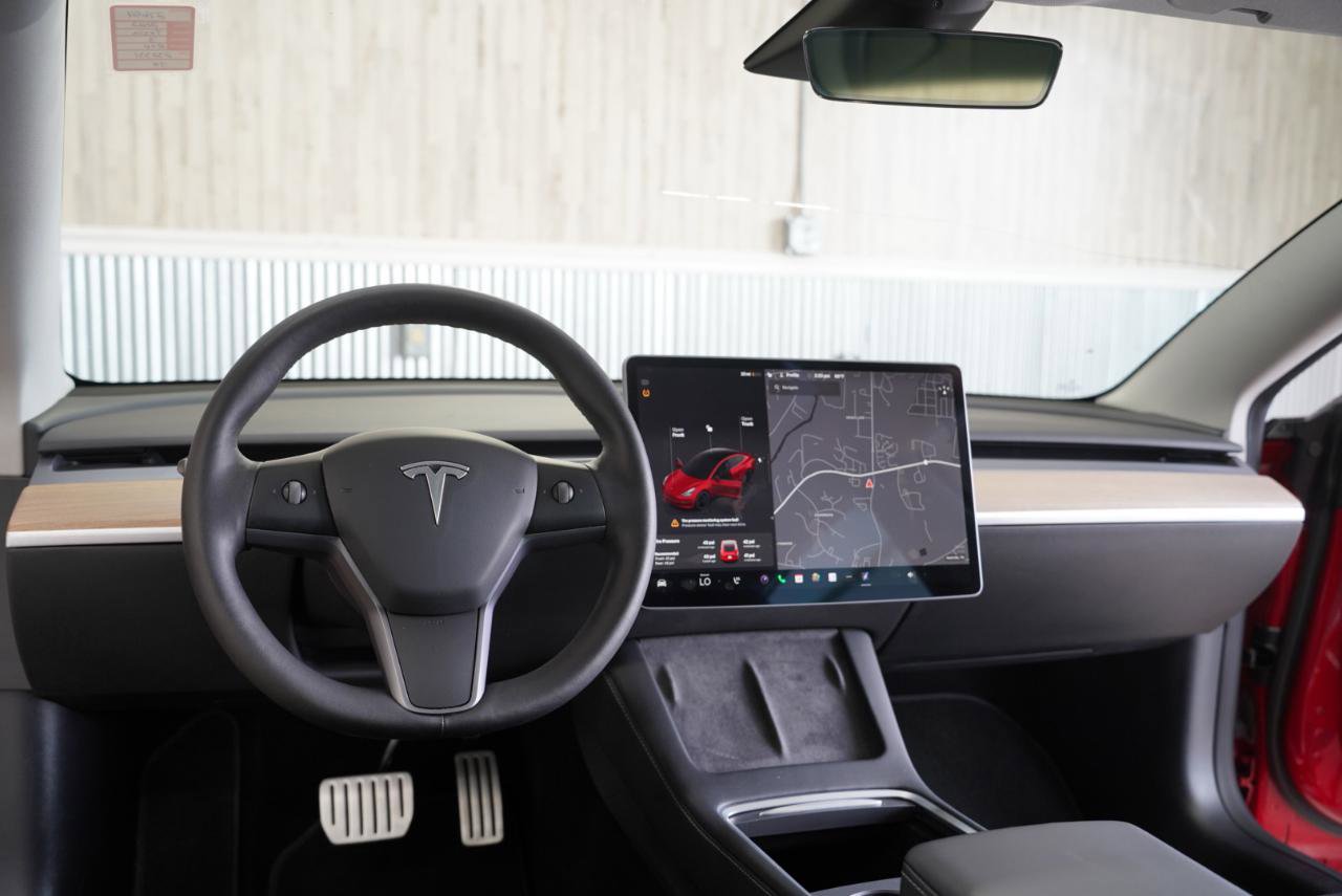 Used 2022 Tesla Model 3 Performance image 11