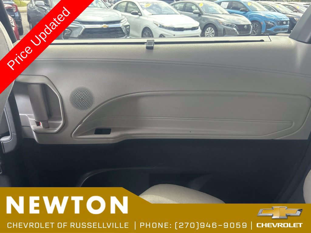 Used 2022 Toyota Sienna LE FWD image 29