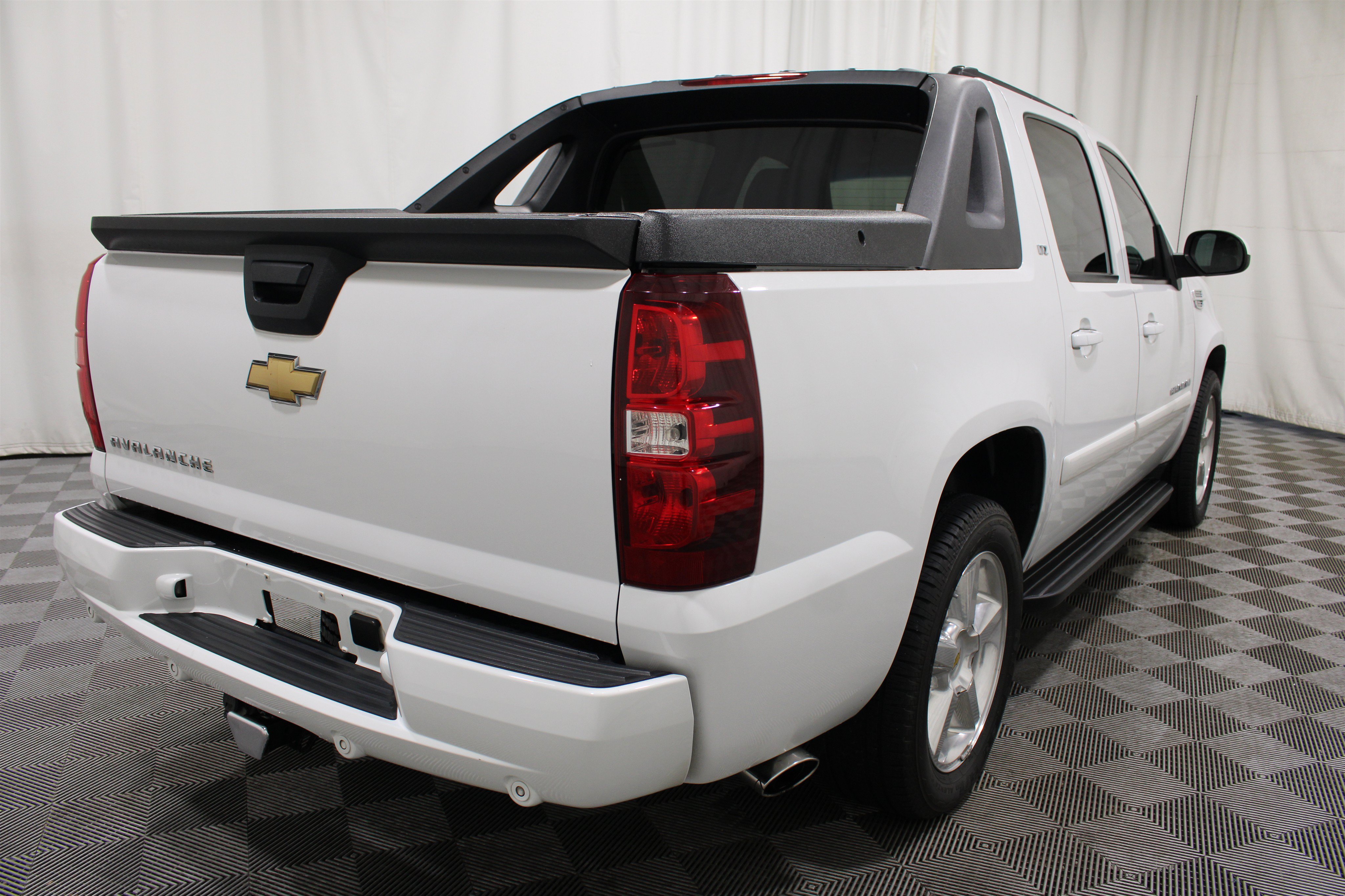 Used 2007 Chevrolet Avalanche LTZ w/ LTZ Preferred Equipment Group AWD/4WD image 26