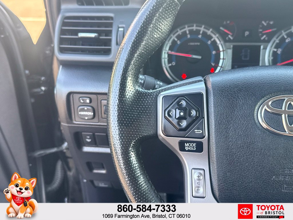 Used 2017 Toyota 4Runner SR5 AWD/4WD image 22