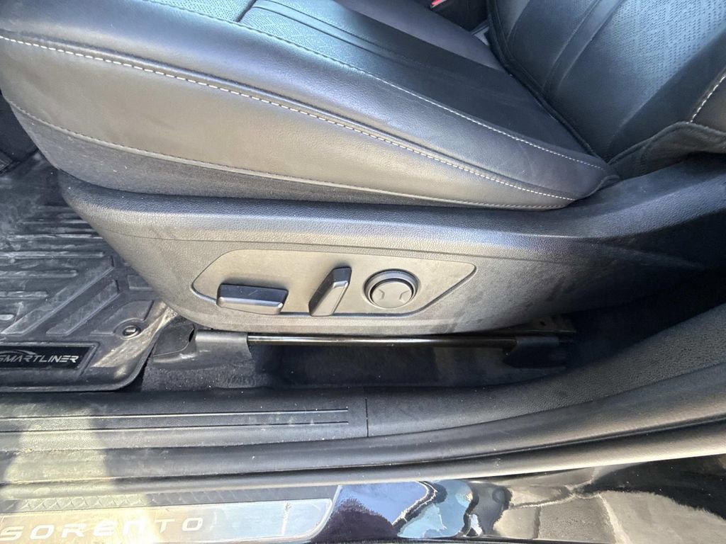 Used 2023 Kia Sorento SX image 14