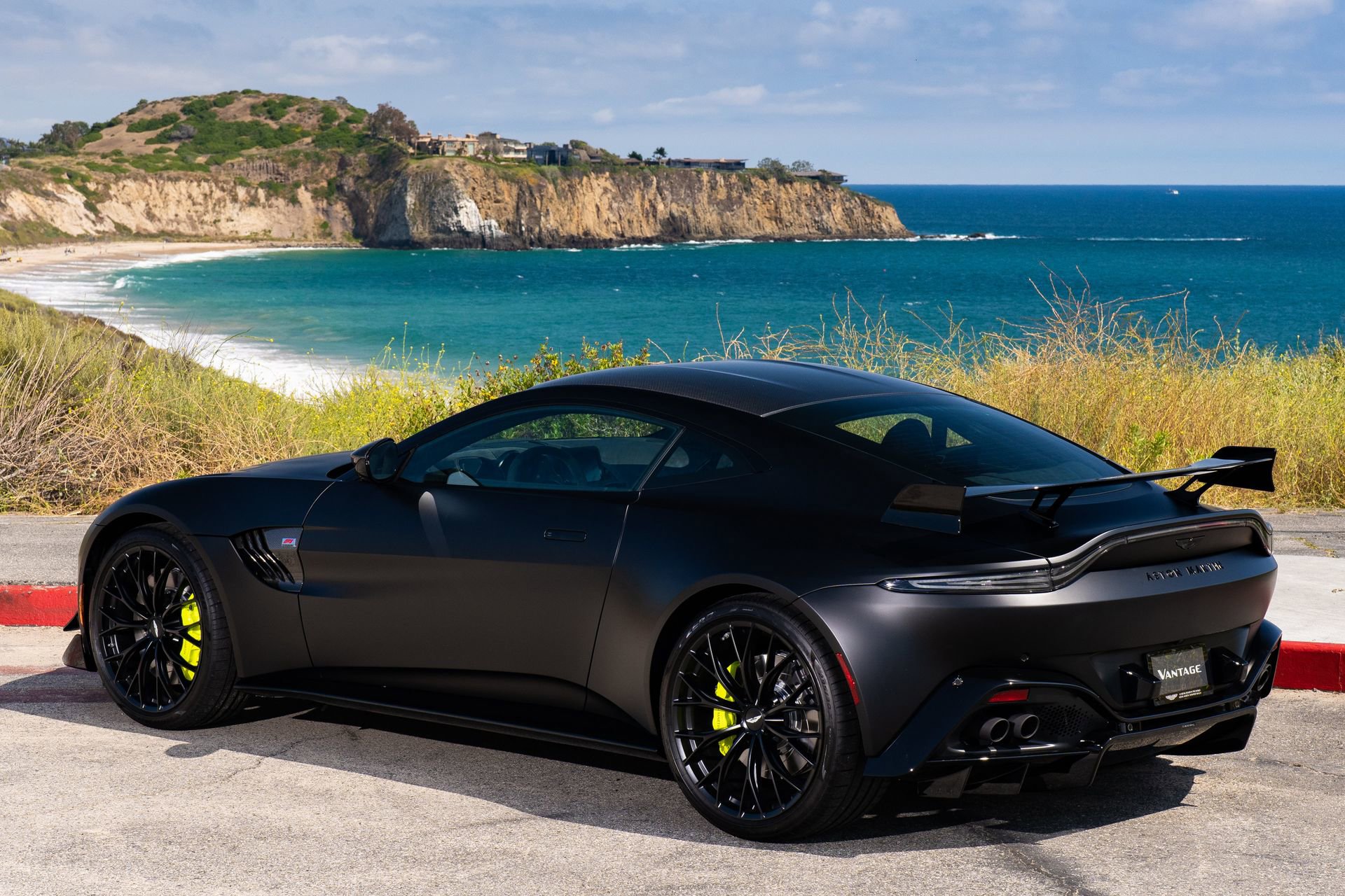 Used 2023 Aston Martin V8 Vantage Coupe RWD image 4