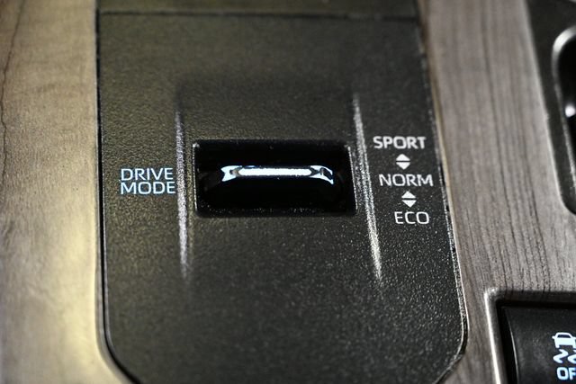 Used 2021 Toyota Highlander Limited AWD/4WD image 30