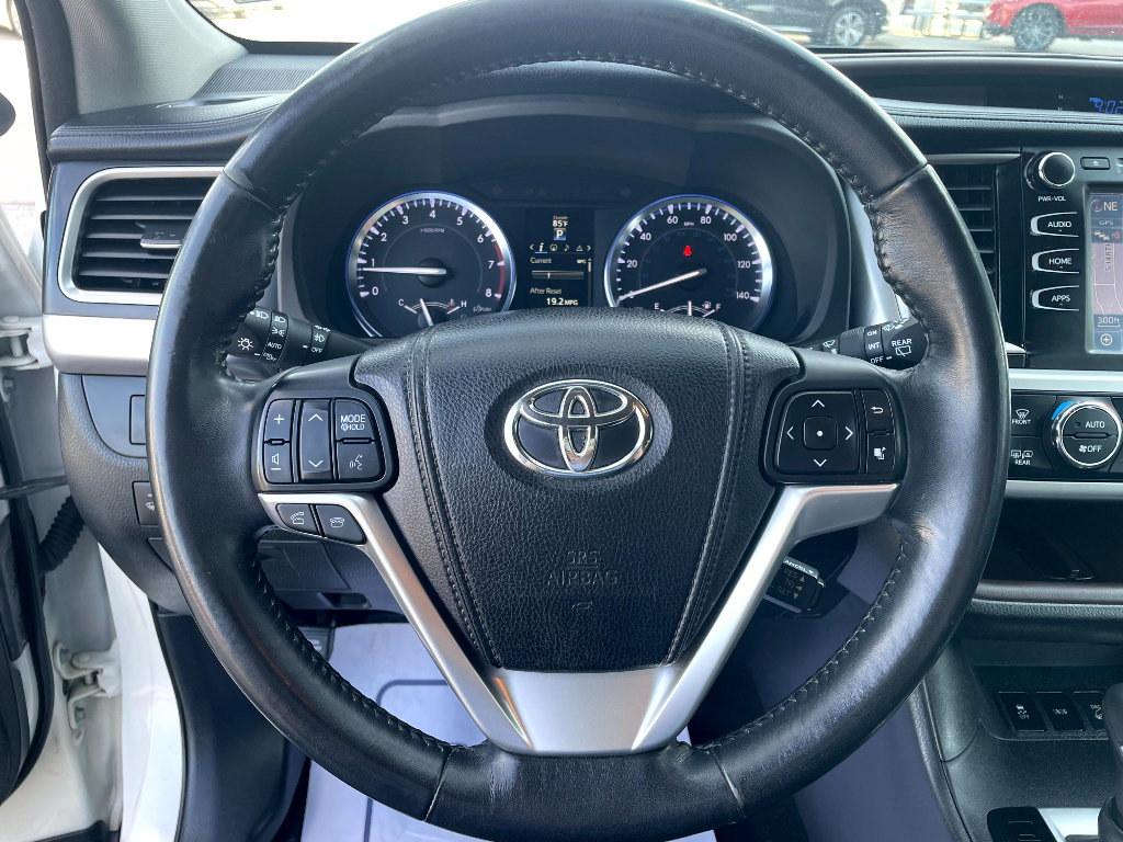 Used 2015 Toyota Highlander XLE AWD/4WD image 13