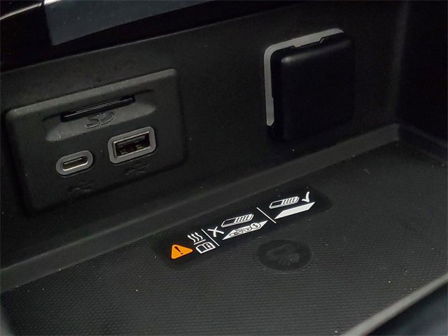 Used 2021 Buick Envision Avenir w/ Technology Package II image 32