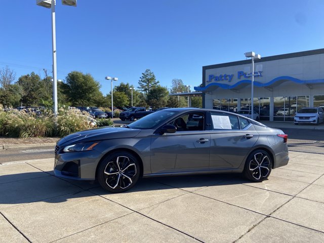 Used 2025 Nissan Altima 2.5 SR FWD image 8
