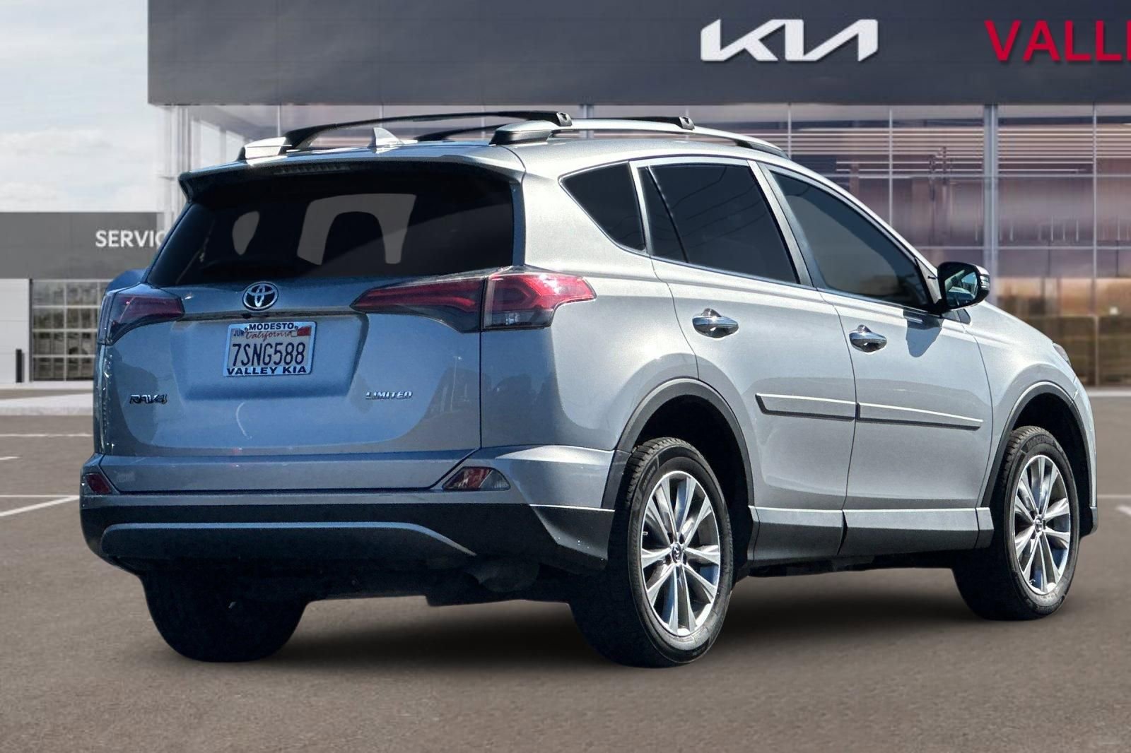 Used 2016 Toyota RAV4 Limited FWD image 4