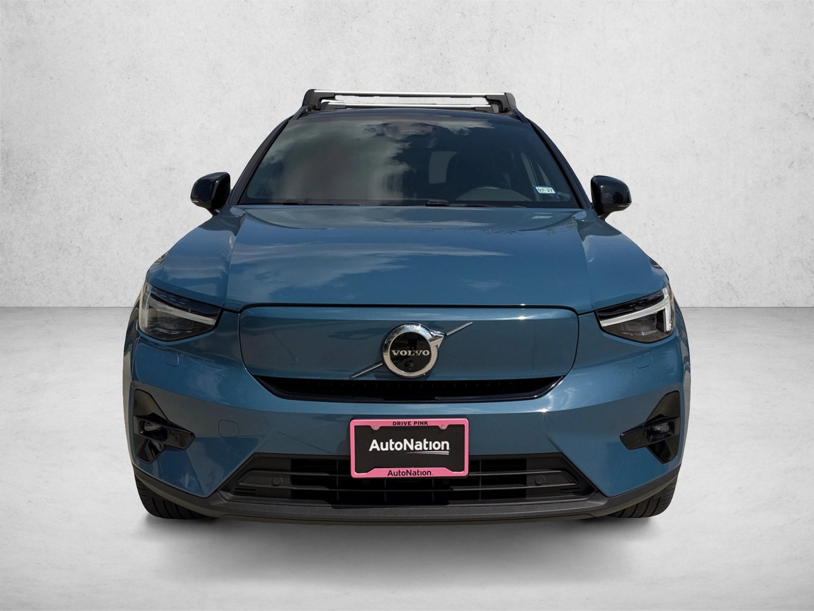 Used 2023 Volvo XC40 Recharge Ultimate AWD/4WD image 2