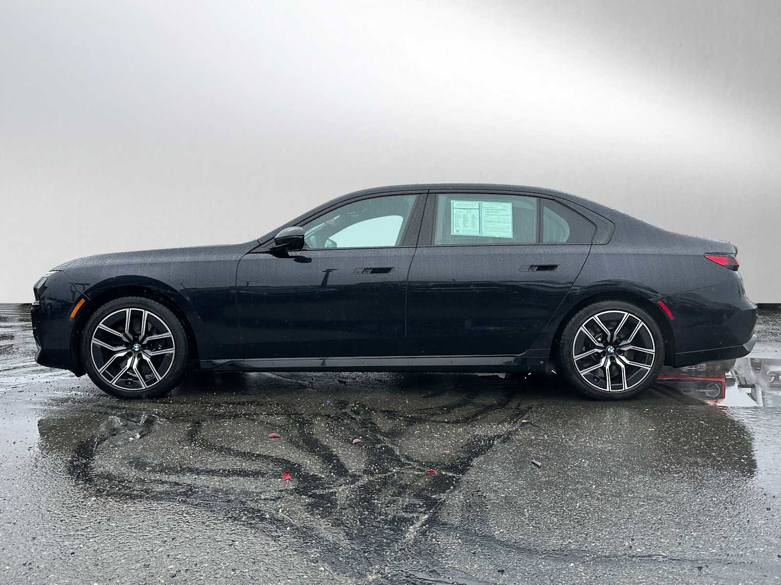 Used 2023 BMW 760i xDrive image 4