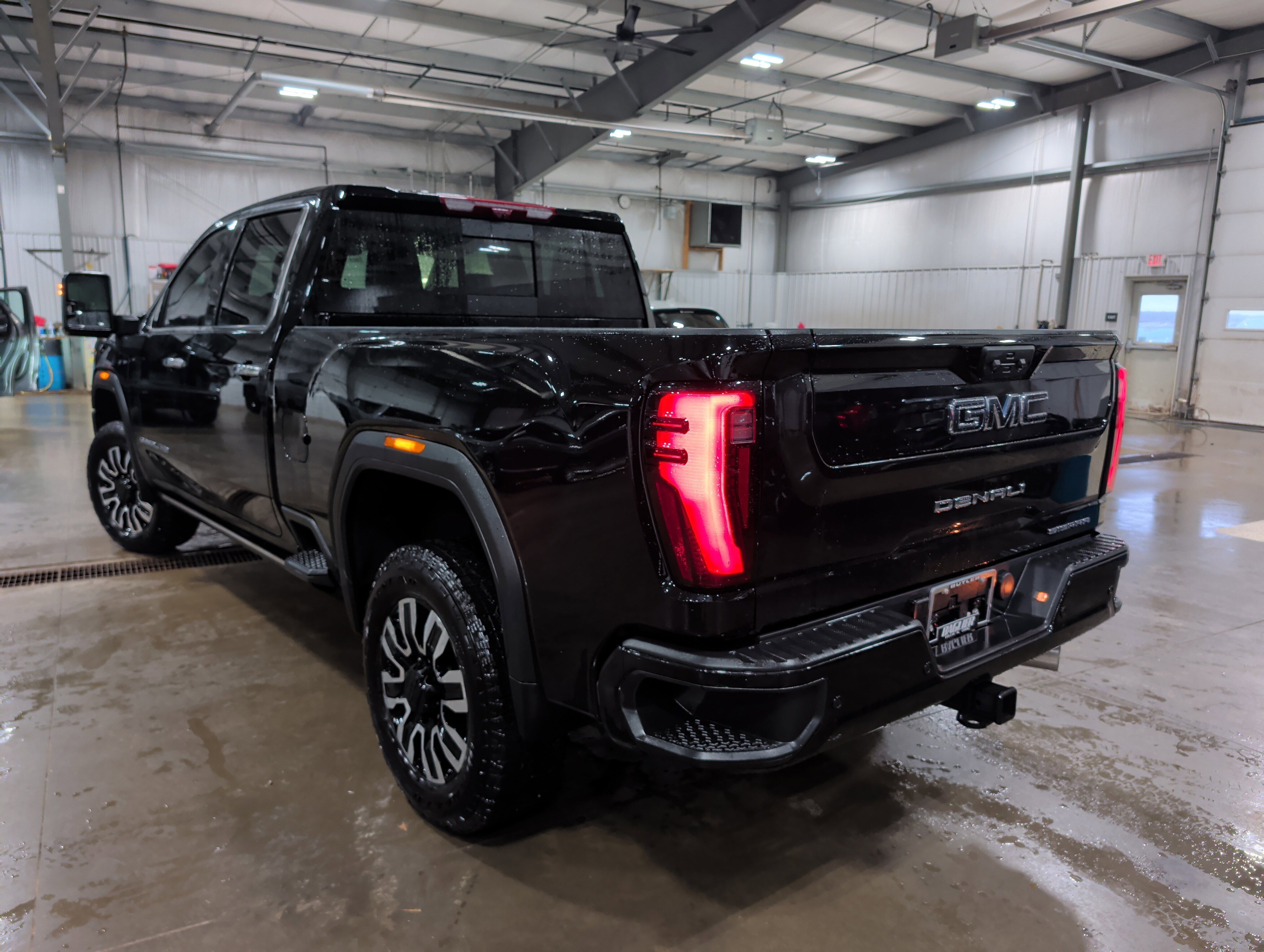 Used 2025 GMC Sierra 2500 Denali Ultimate image 4