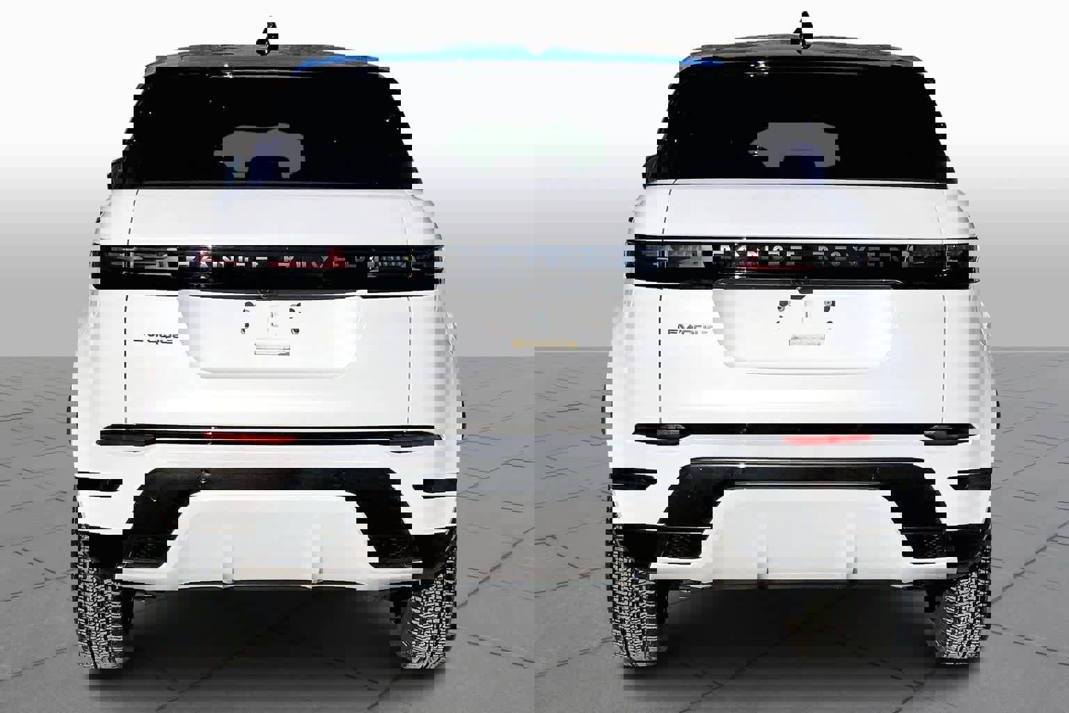 Used 2026 Land Rover Range Rover Evoque Dynamic SE image 4