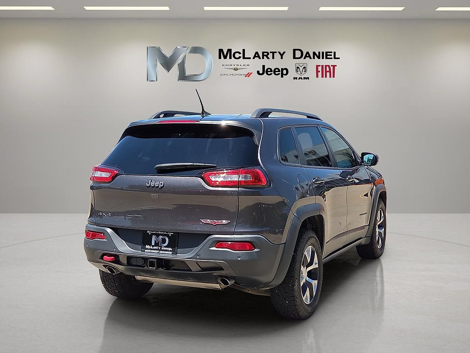 Used 2018 Jeep Cherokee Trailhawk AWD/4WD image 5