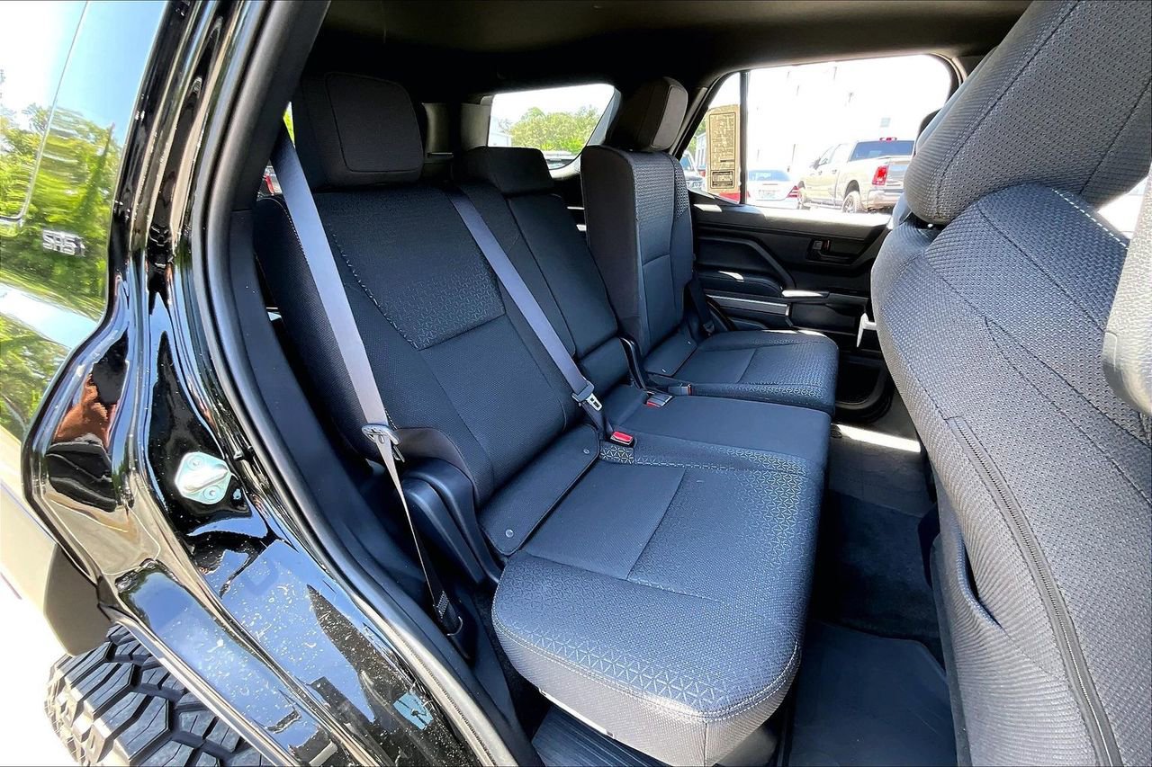 Used 2025 Toyota 4Runner SR5 AWD/4WD image 21