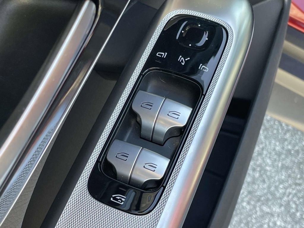 Used 2024 Mercedes-Benz GLC 300 4MATIC image 6