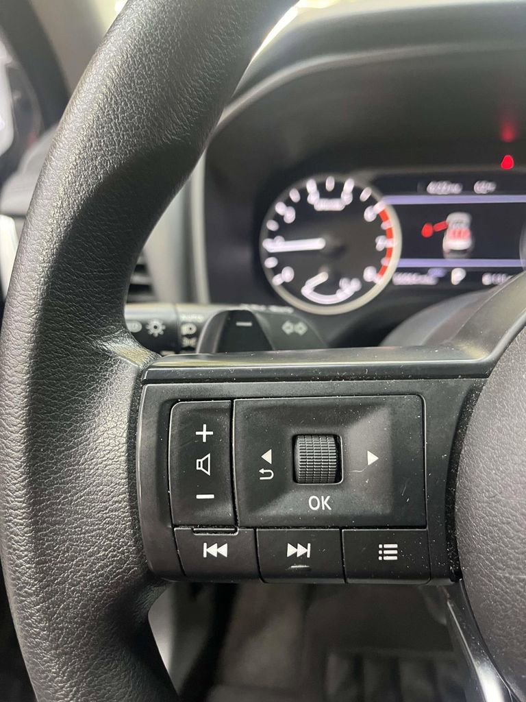 Used 2023 Nissan Rogue S AWD/4WD image 23