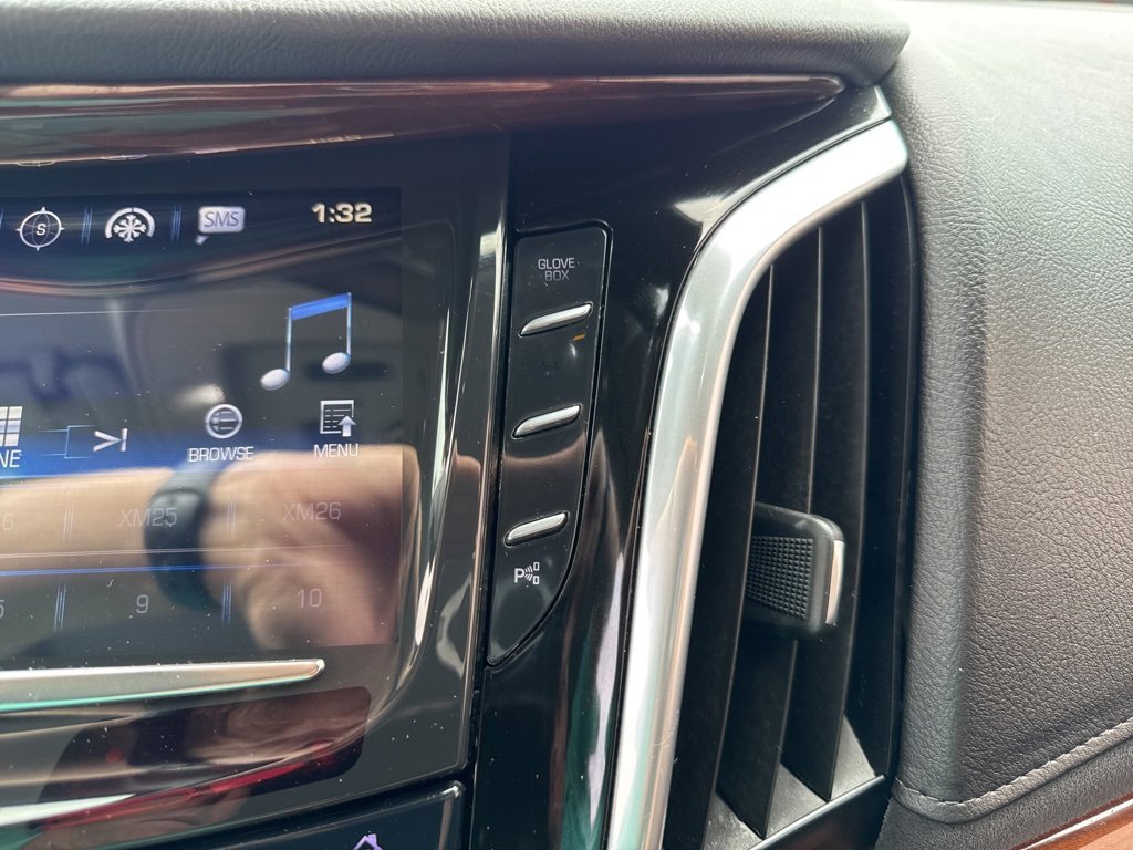 Used 2020 Cadillac Escalade Premium Luxury image 48