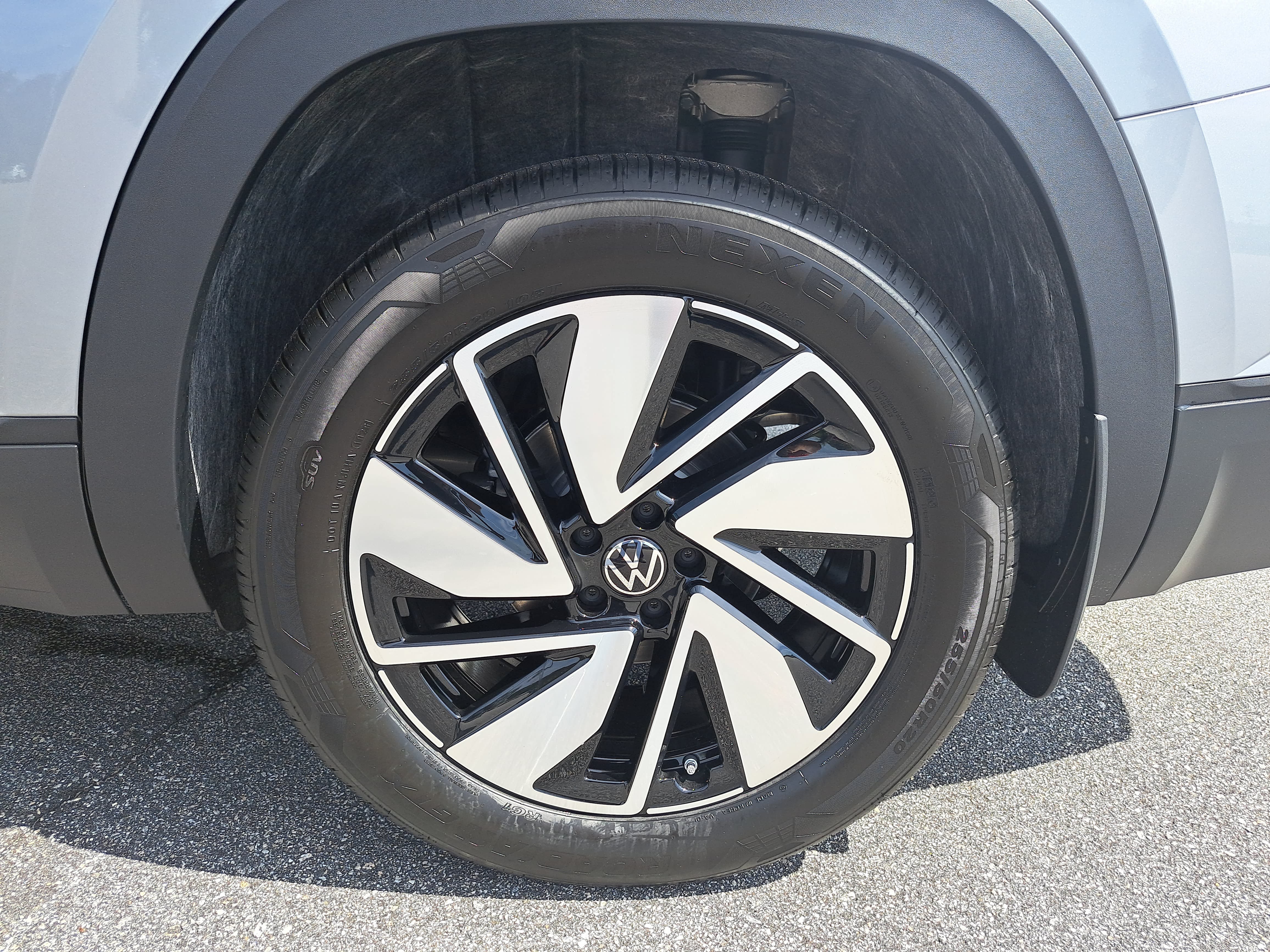 New 2026 Volkswagen Atlas SE FWD image 32