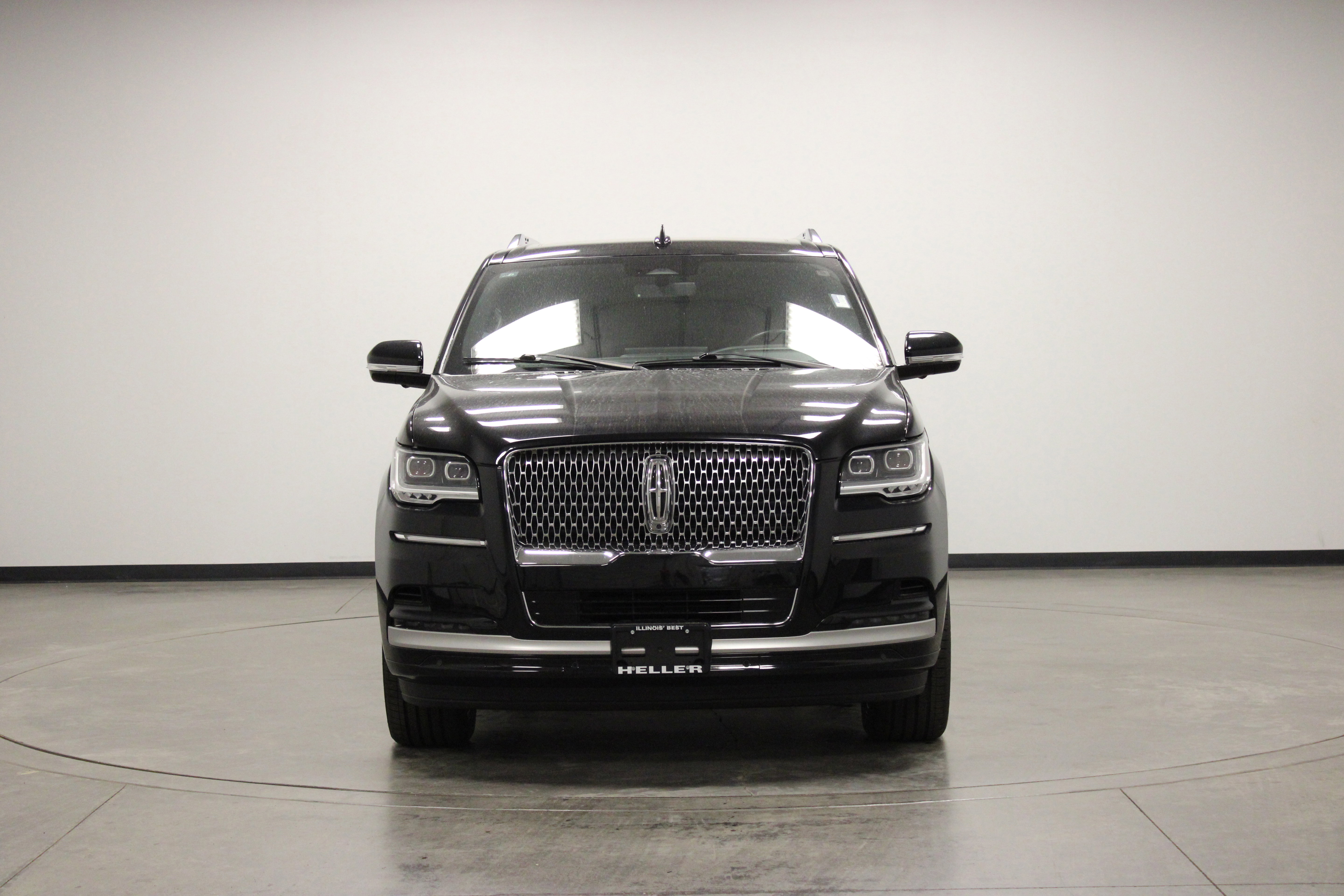 Used 2023 Lincoln Navigator L Reserve AWD/4WD image 3