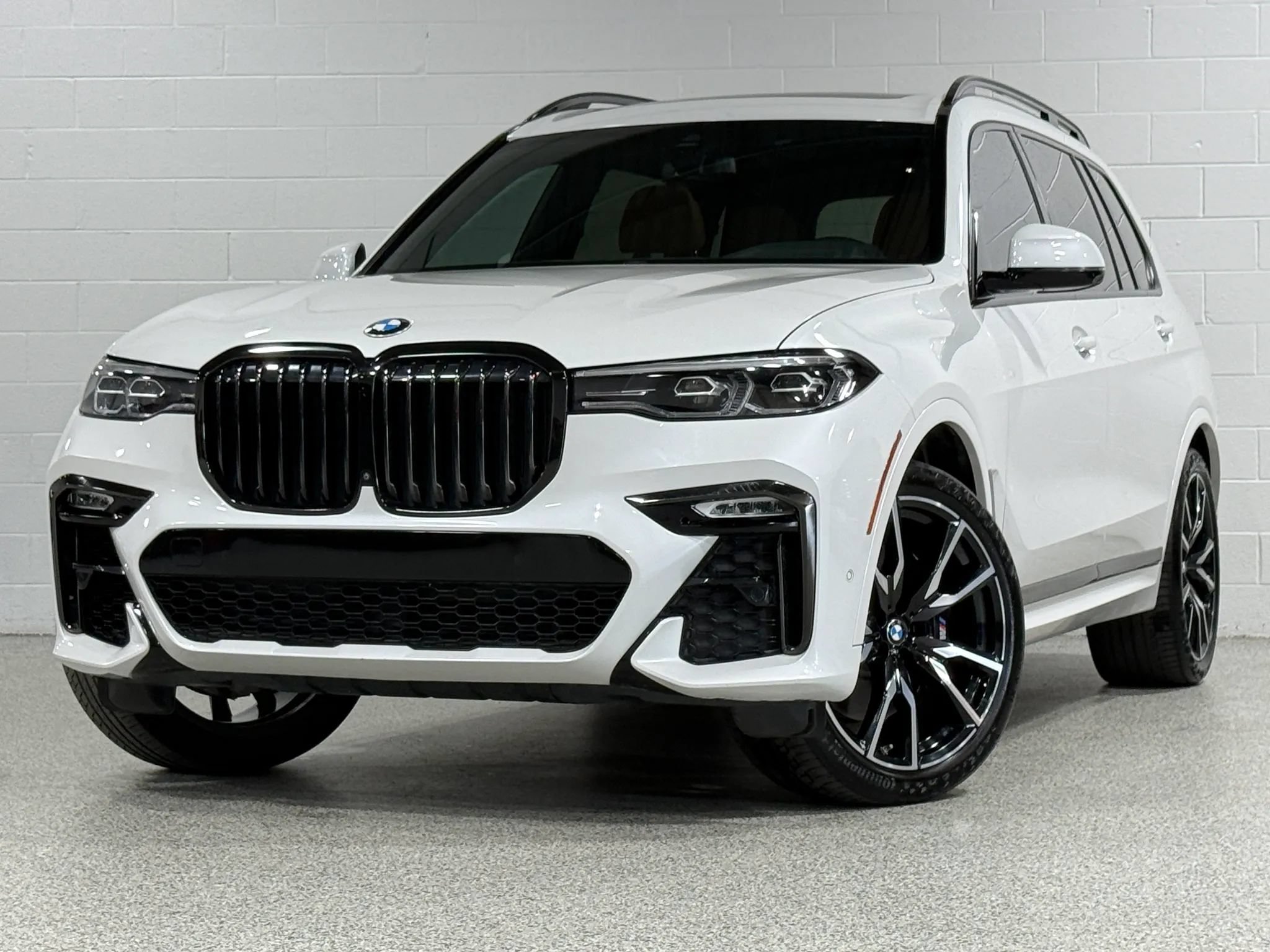 Used 2021 BMW X7 xDrive40i w/ M Sport Package AWD/4WD image 2