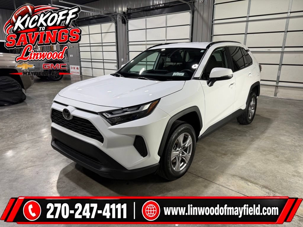 Used 2025 Toyota RAV4 XLE FWD image 4
