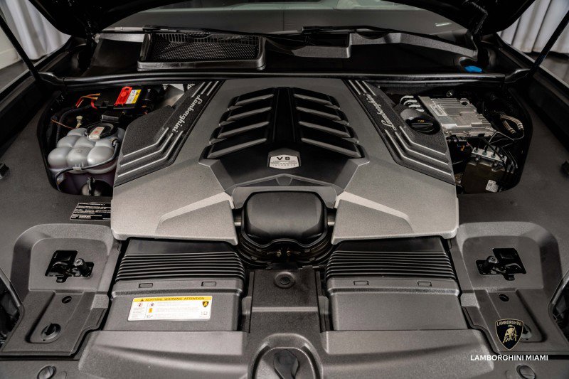 Used 2021 Lamborghini Urus image 6
