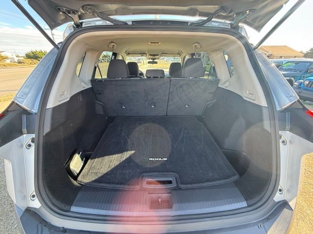 Used 2022 Nissan Rogue SV image 13