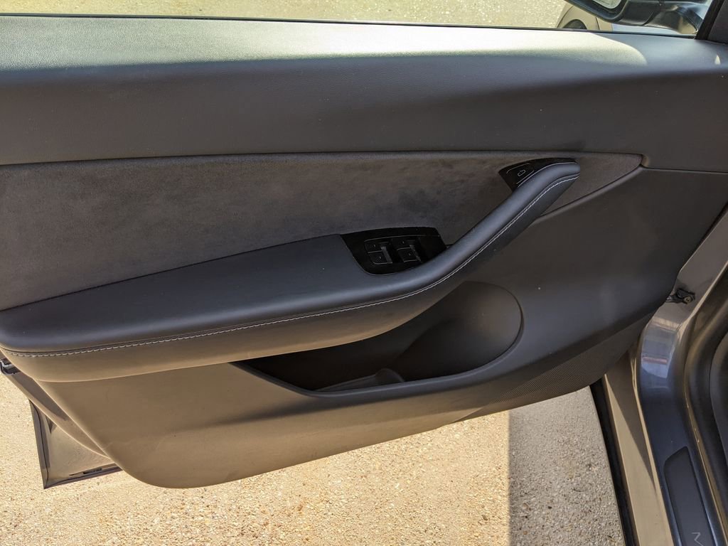 Used 2020 Tesla Model Y Long Range image 9
