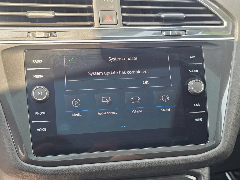 Used 2021 Volkswagen Tiguan SE w/ Panoramic Sunroof Package AWD/4WD image 27