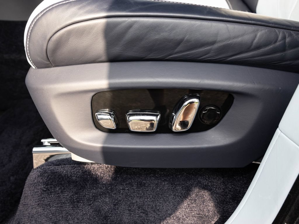 Certified 2022 Rolls-Royce Cullinan w/ Cullinan Package AWD/4WD image 32