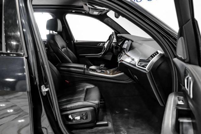 Used 2020 BMW X5 M50i AWD/4WD image 31