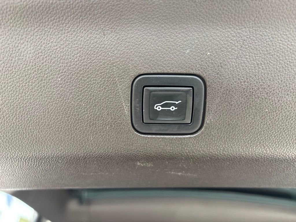 Certified 2021 GMC Yukon SLT w/ SLT Luxury Package AWD/4WD image 11