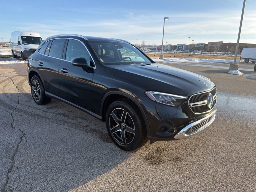 Used 2026 Mercedes-Benz GLC 300 GLC 300 image 3