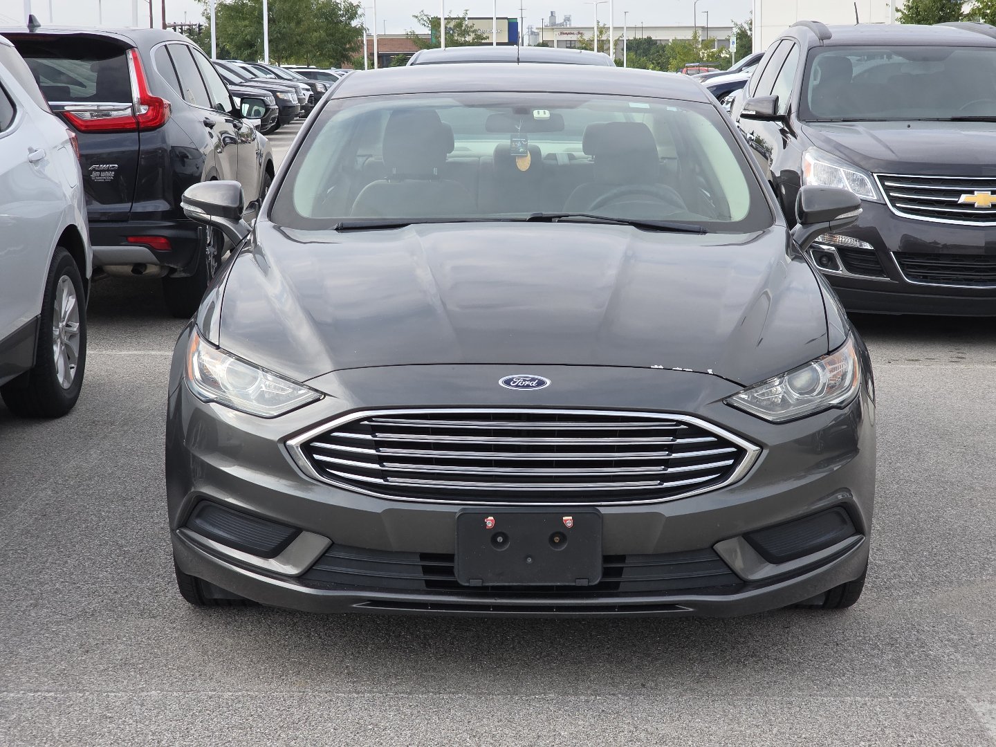 Used 2017 Ford Fusion SE w/ Fusion SE Technology Package FWD image 3