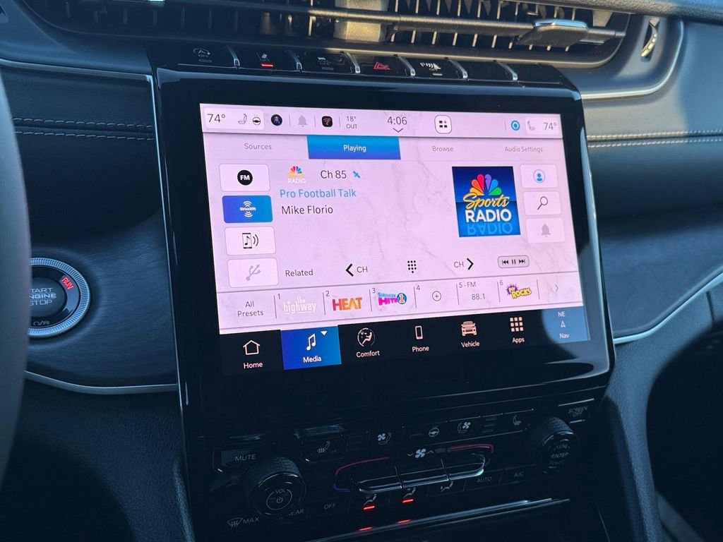 New 2025 Jeep Grand Cherokee Limited w/ Luxury Tech Group II image 24