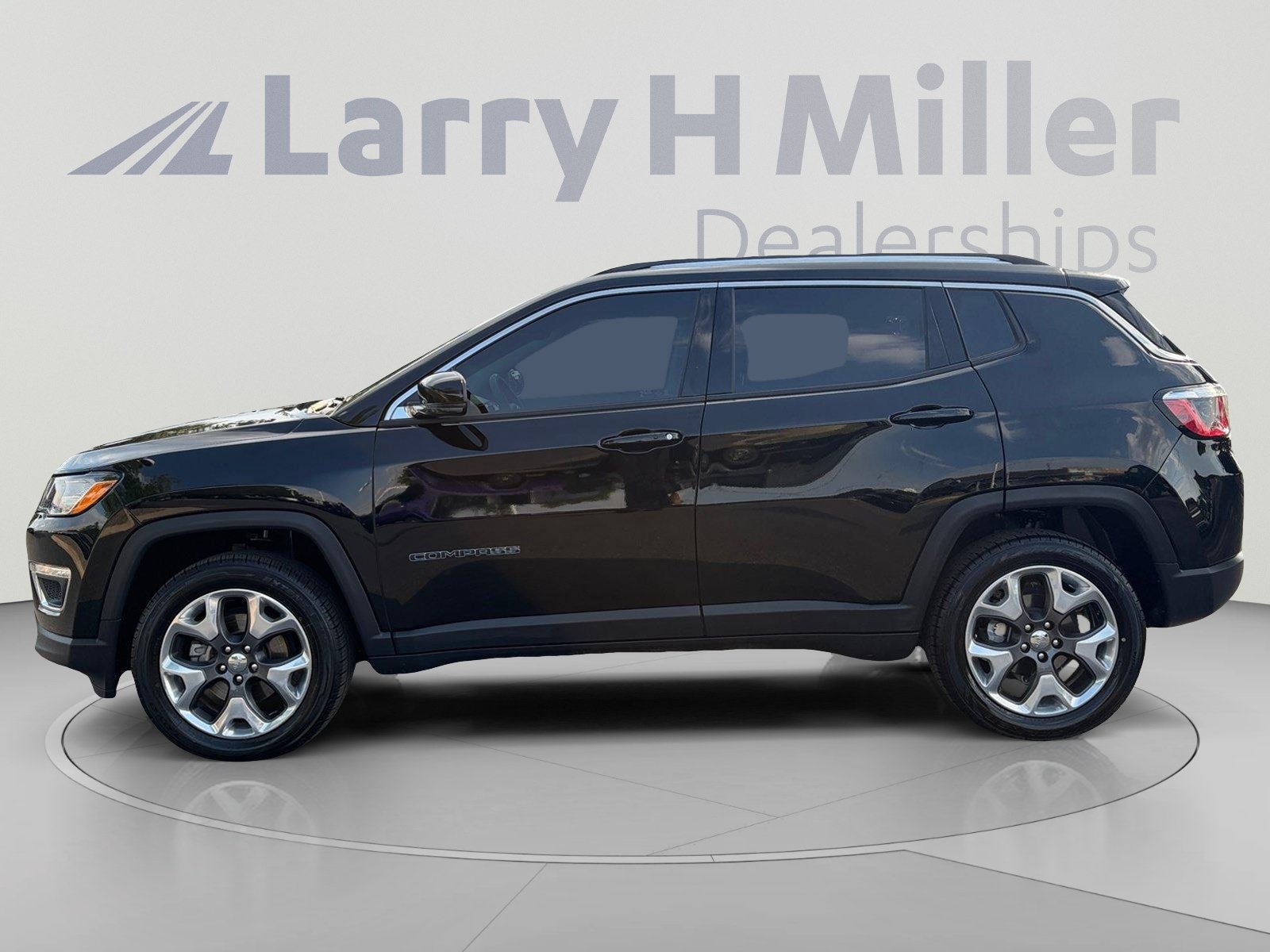 Used 2018 Jeep Compass Limited AWD/4WD image 2