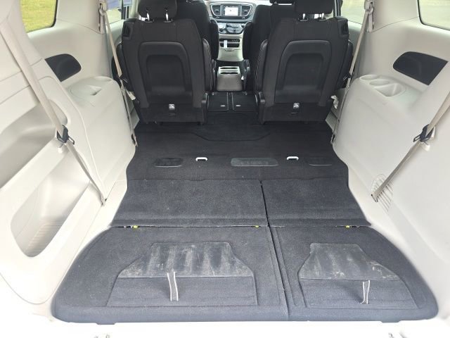 Used 2023 Chrysler Voyager LX image 30