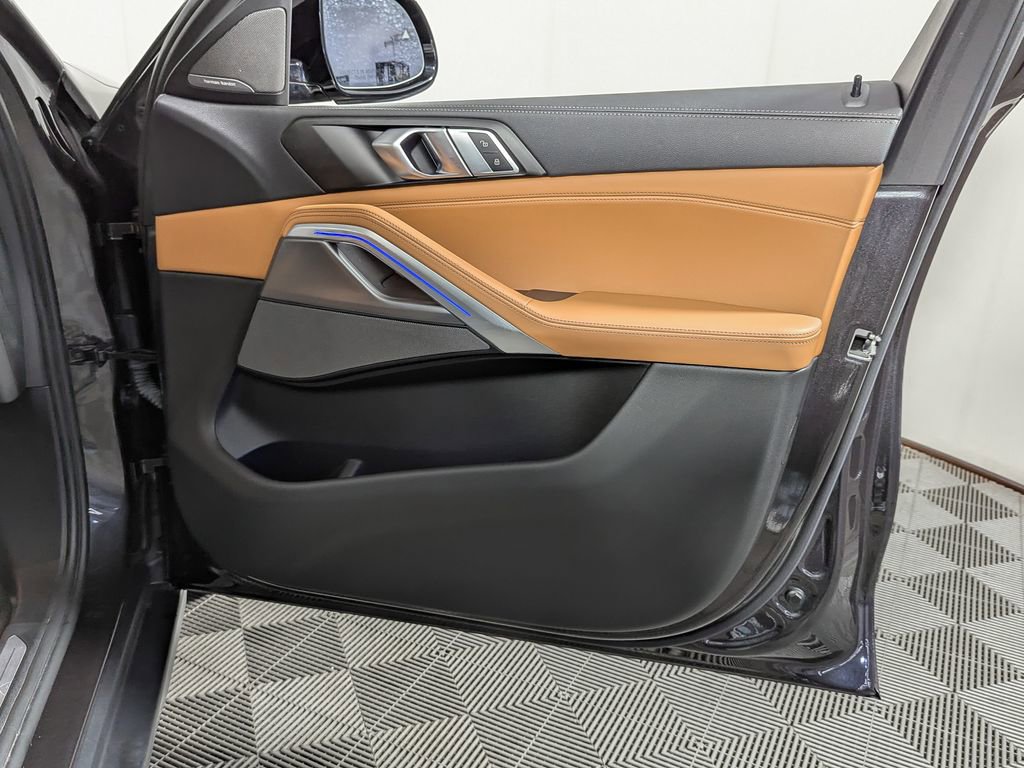 Certified 2023 BMW X6 xDrive40i w/ Climate Comfort Package image 33
