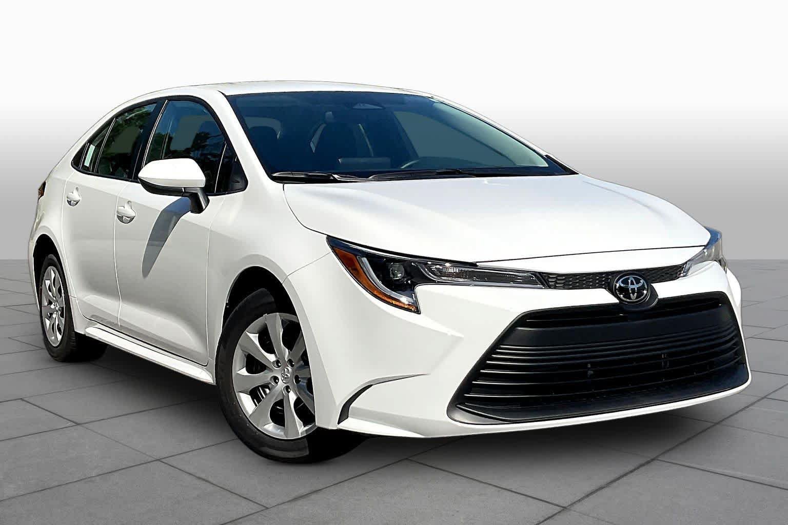 Used 2026 Toyota Corolla LE FWD image 3