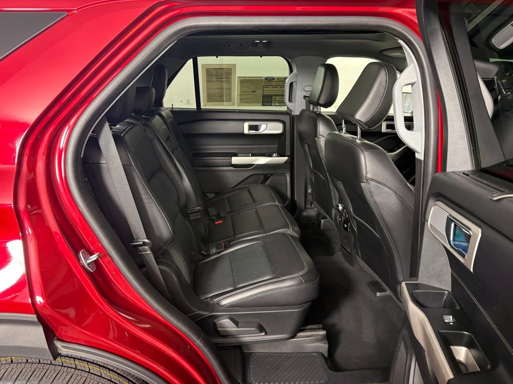 Used 2021 Ford Explorer Limited w/ Equipment Group 301A AWD/4WD image 39