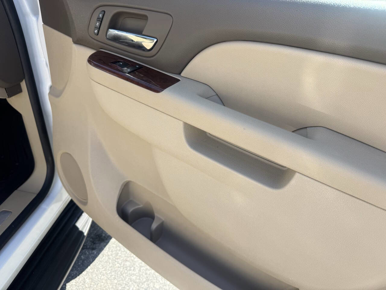 Used 2010 Chevrolet Tahoe LTZ AWD/4WD image 21