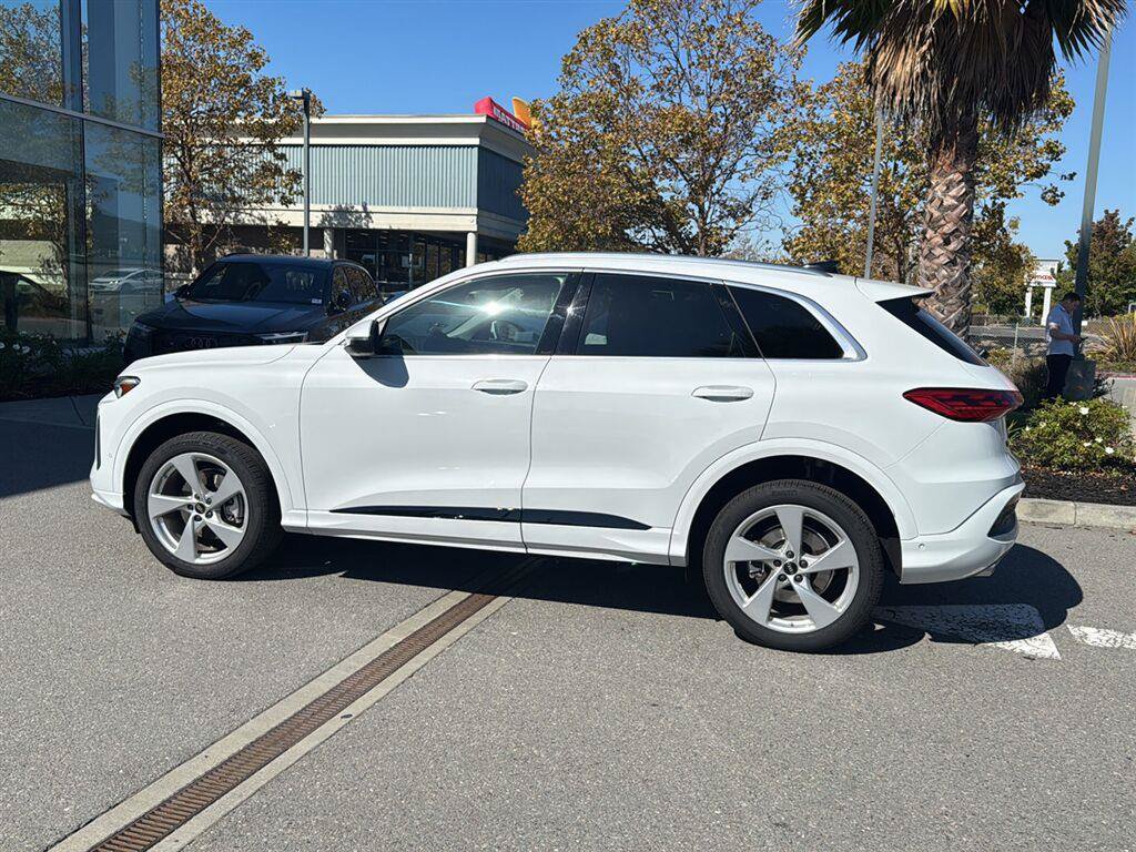 Certified 2025 Audi Q5 Premium Plus AWD/4WD image 9