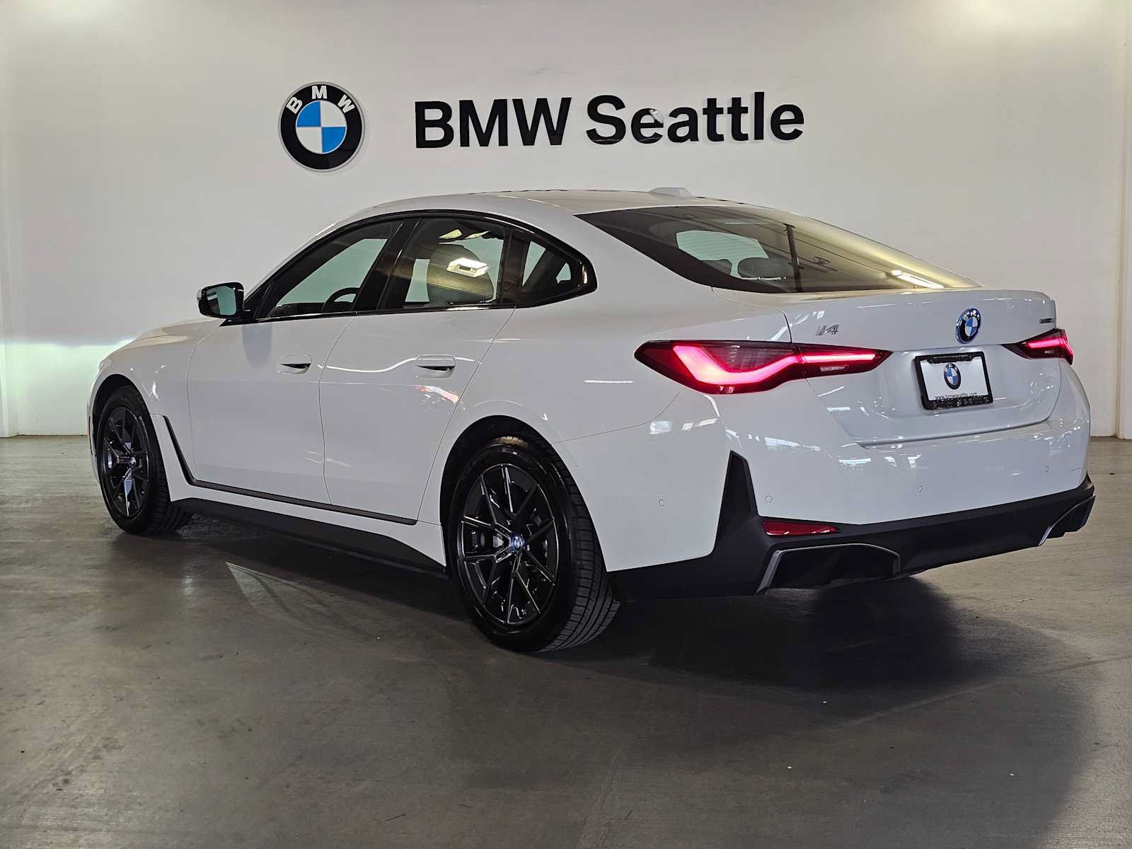 Certified 2023 BMW i4 eDrive35 RWD image 4