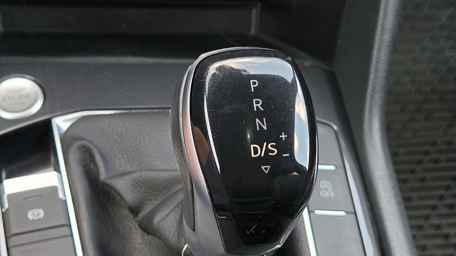 Used 2023 Volkswagen Tiguan SE R-Line FWD image 34