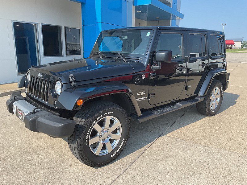 Used 2015 Jeep Wrangler Unlimited Sahara w/ Connectivity Group AWD/4WD image 2