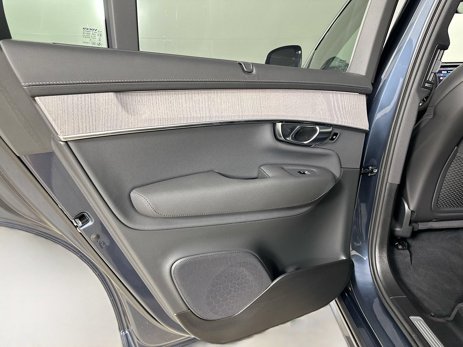 New 2026 Volvo XC90 B6 Ultra w/ Protection Package Premier AWD/4WD image 36