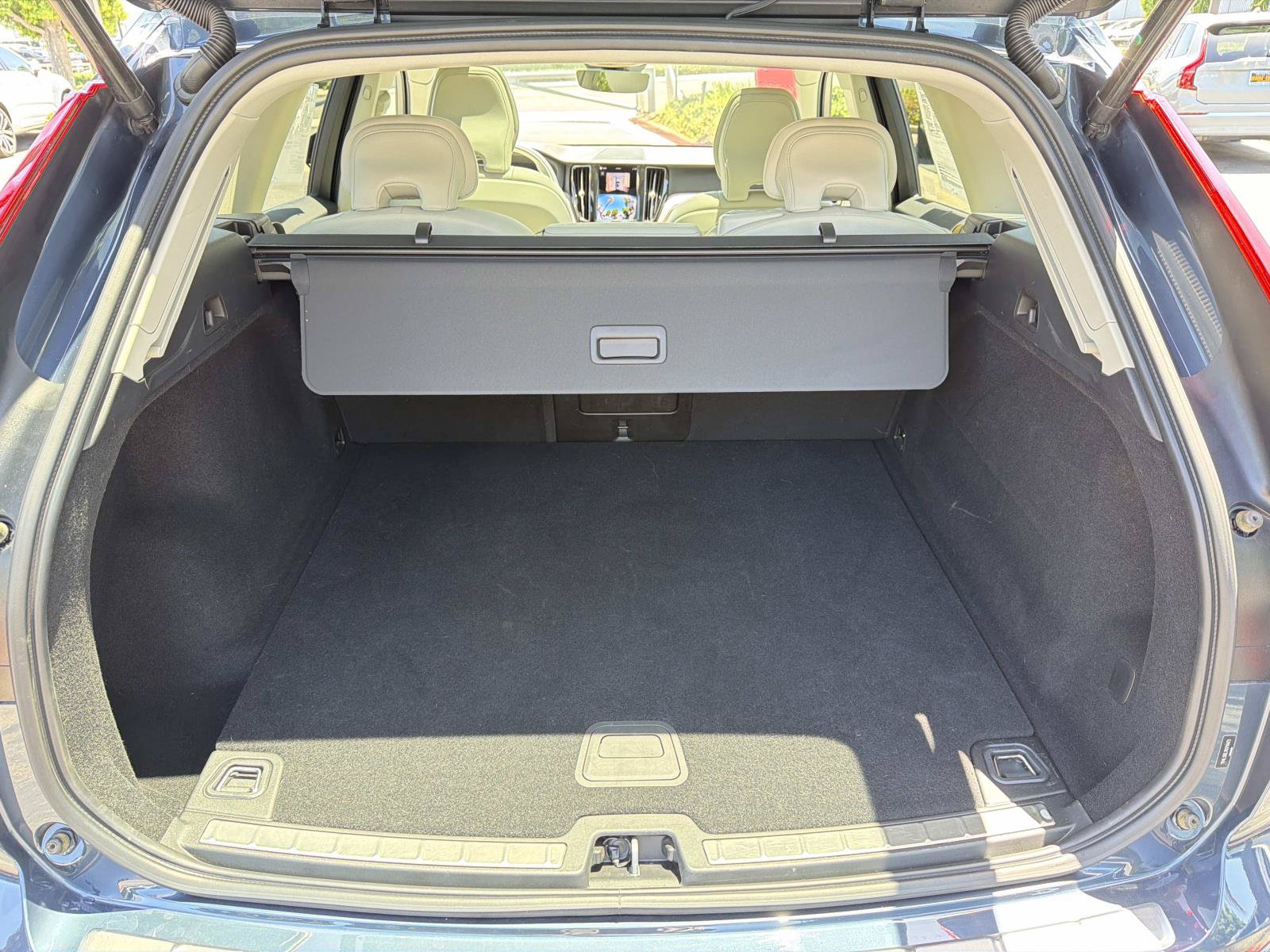 Certified 2024 Volvo XC60 B5 Plus AWD/4WD image 23