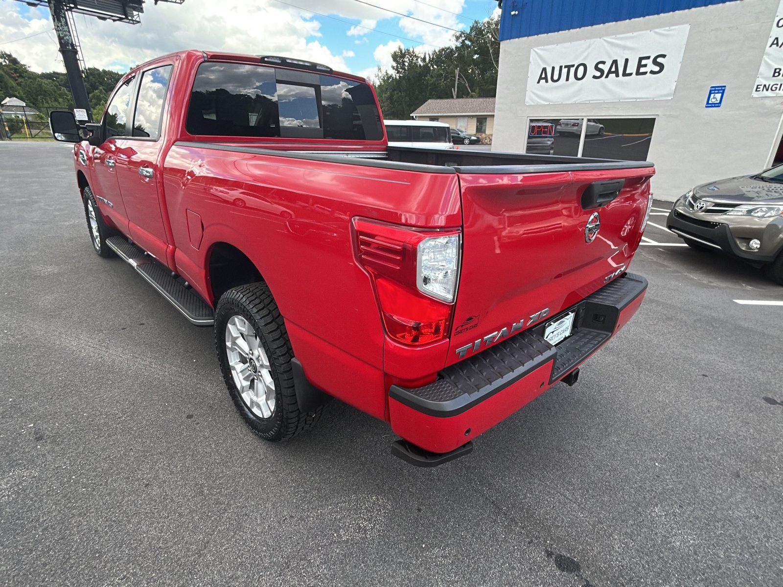 Used 2020 Nissan Titan SV w/ SV Convenience Package AWD/4WD image 3