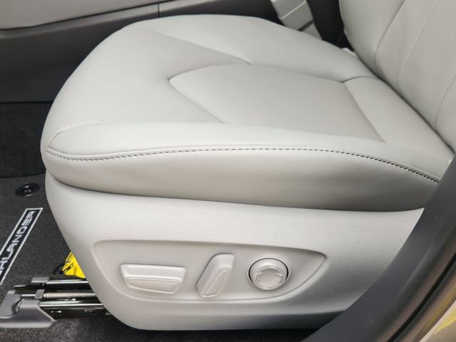 Used 2026 Toyota Highlander Limited image 17