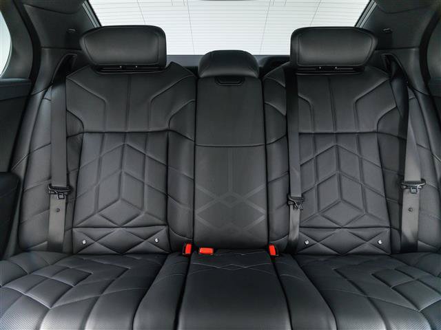 Used 2026 BMW i7 eDrive50 w/ M Sport Package RWD image 16